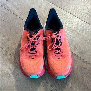 Hoka Arahi 6 Sneakers